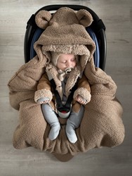 Prikaži podrobnosti za Odeja za lupinico Boucle BROWN Slika Odeja za lupinico Boucle BROWN